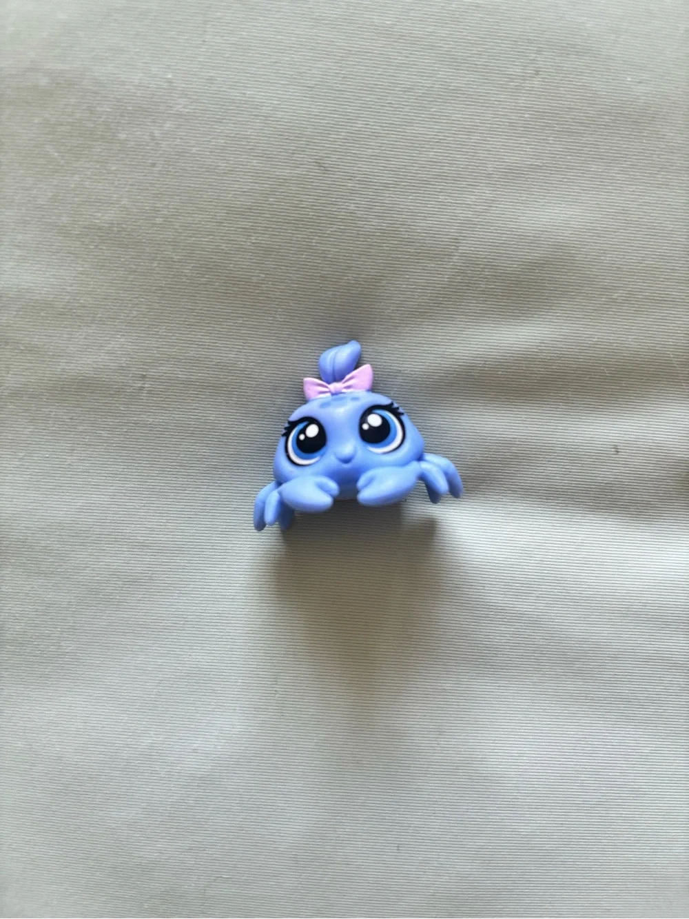 Littlest Pet Shop Light Blue Crab with Pink Bow